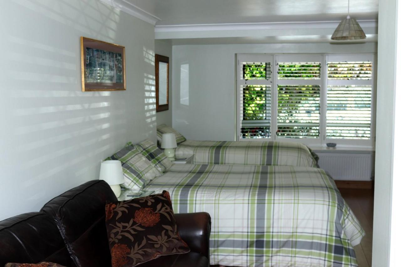 Highworth House Bed & Breakfast Swindon Exterior photo