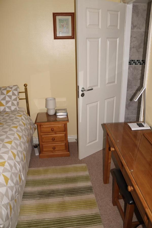 Highworth House Bed & Breakfast Swindon Exterior photo