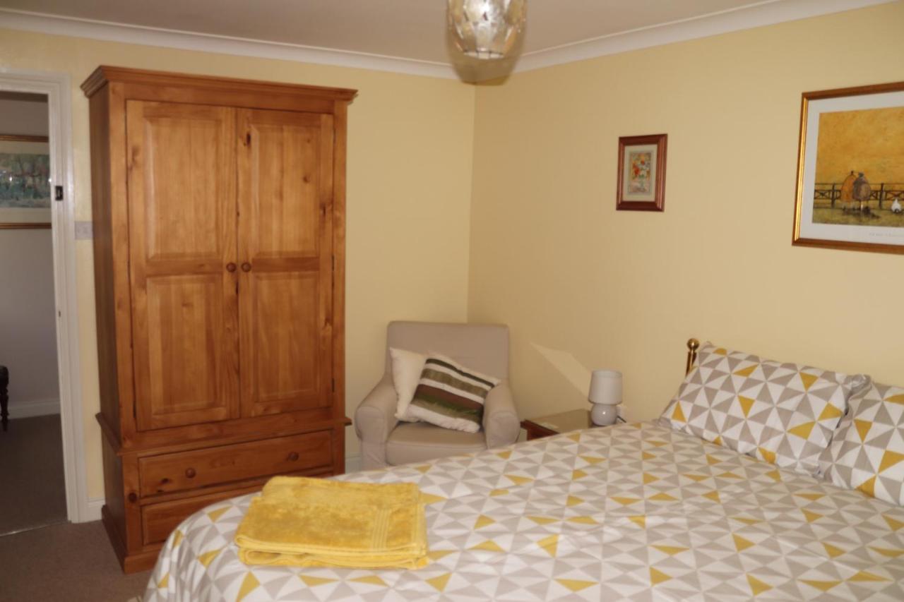 Highworth House Bed & Breakfast Swindon Exterior photo